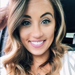 Meet your Posher, Cassandra